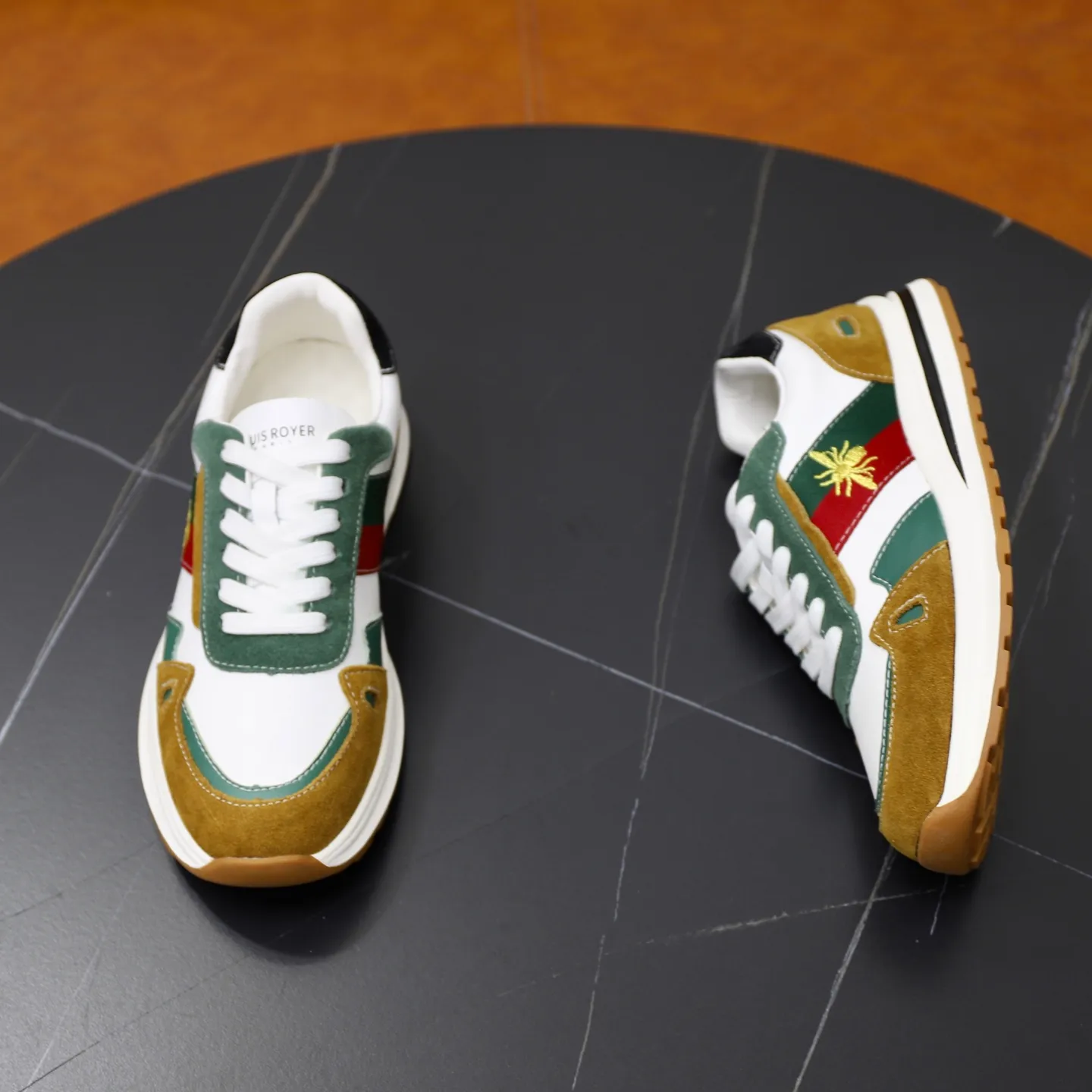 Ex-factory price: 400💰🙅‍♂️🙅‍♂️🙅‍♂️ Brand: GUCCI Standard code: 38-44 (45 customized) Grade: Same as the official website Material: Original material splicing Comfortable and breathable sheepskin lining Lightweight and wear-resistant sports outsole Style category: Men's fashionable casual shoes Running sneakers Distinguished luxury brand elements Top luxury Color: actual picture color